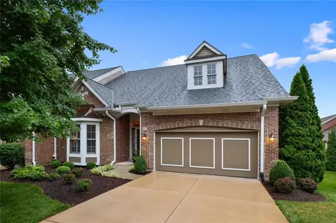 903 Chesterfield Villas Cir, Chesterfield, MO 63017