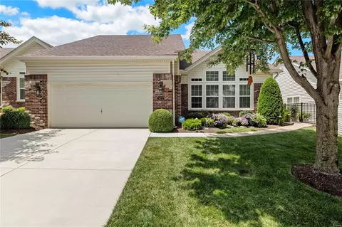 325 Solar Terrace Ct, Chesterfield, MO 63017