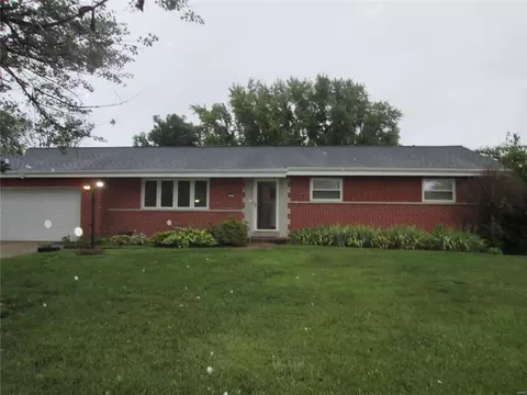 24 Ranchview Dr, Florissant, MO 63033