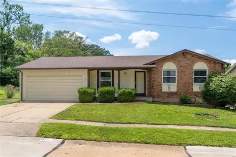 1117 Holgate Dr, Manchester, MO 63021