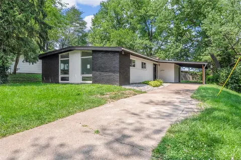 2785 Countryside Dr, Florissant, MO 63033