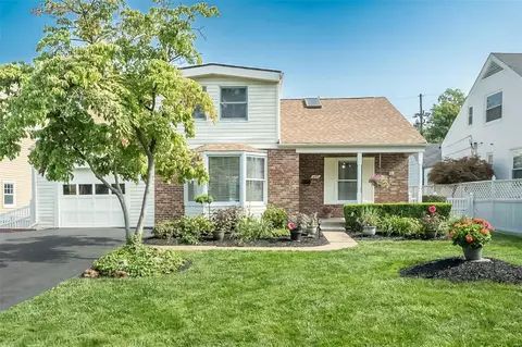 145 Manlyn Dr, Saint Louis, MO 63122