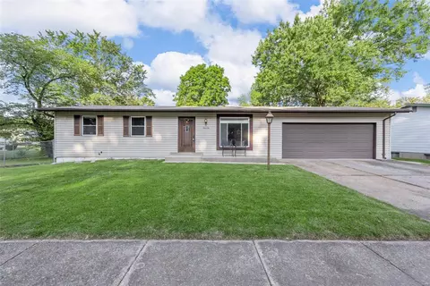 2050 Lindsay Ln, Florissant, MO 63031