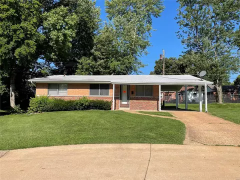 9074 Janet Ct, Saint Louis, MO 63114