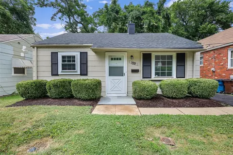 129 Wiegel Dr, Saint Louis, MO 63135