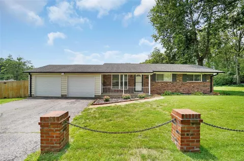 4266 Ringer Rd, Saint Louis, MO 63129