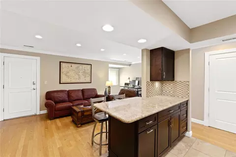 8018 Pershing Ave, Clayton, MO 63105 photo 10