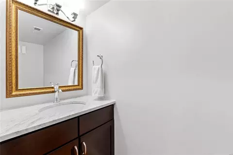 8018 Pershing Ave, Clayton, MO 63105 photo 14