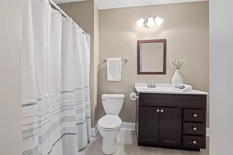 Bath - 103 Winterset Ct, O'fallon, MO 63366 photo 4 of 5