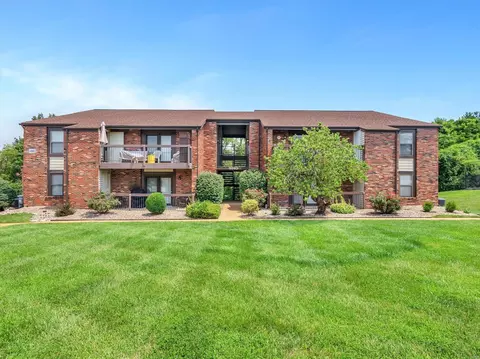 6840 Cottage Grove Ln #F, Saint Louis, MO 63129