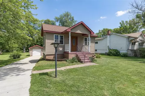 20 Shumate Ave, Maryland Heights, MO 63043