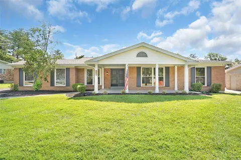 352 Elmcrest Dr, Ballwin, MO 63011