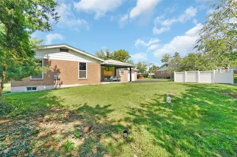 352 Elmcrest Dr, Ballwin, MO 63011 photo 37