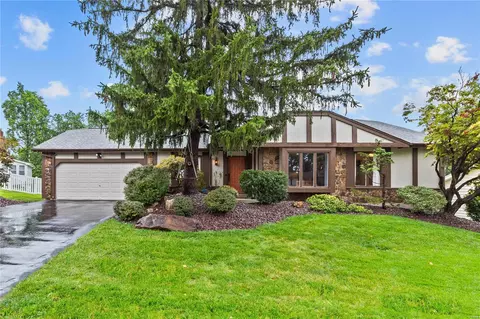 1924 Claymills Dr, Chesterfield, MO 63017