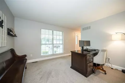 Entry Way - 2 Oakbriar Farm Ct, Ballwin, MO 63021 photo 5 of 8