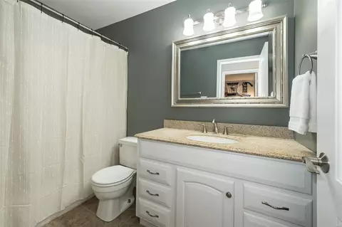Bath - 2 Oakbriar Farm Ct, Ballwin, MO 63021 photo 4 of 4