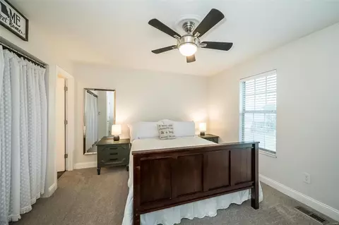 Bedroom - 2 Oakbriar Farm Ct, Ballwin, MO 63021 photo 2 of 6