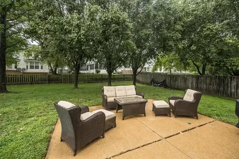 Exterior - 2 Oakbriar Farm Ct, Ballwin, MO 63021 photo 5 of 6