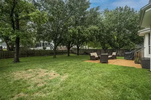 Exterior - 2 Oakbriar Farm Ct, Ballwin, MO 63021 photo 4 of 6