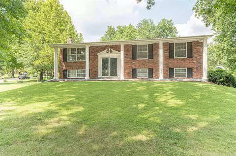 1 Timberleigh Ct, Manchester, MO 63021
