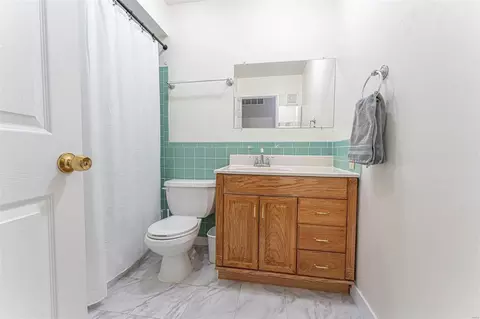 Bath - 1 Timberleigh Ct, Manchester, MO 63021 photo 1 of 3