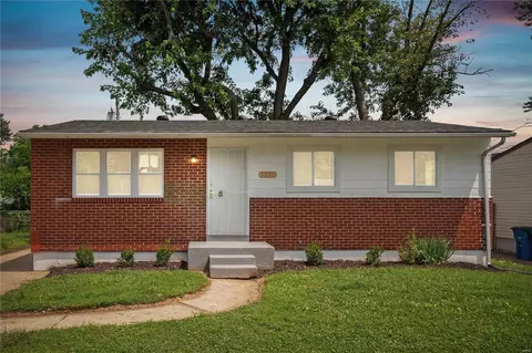 1207 Prigge Ave, Saint Louis, MO 63138