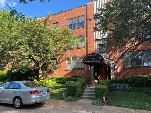 6706 Neosho St #3E, Saint Louis, MO 63109
