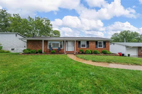 9529 Fantasy Ln, Saint Louis, MO 63126