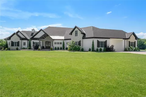 1055 Stonecastle Dr, O'fallon, MO 63366