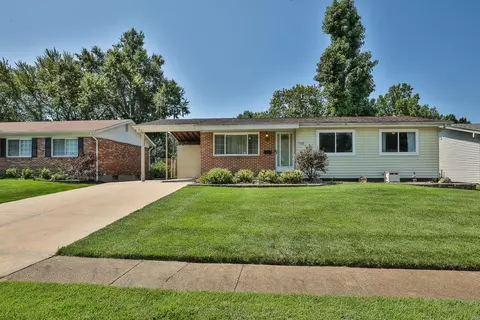 1140 5th Plz, Florissant, MO 63031