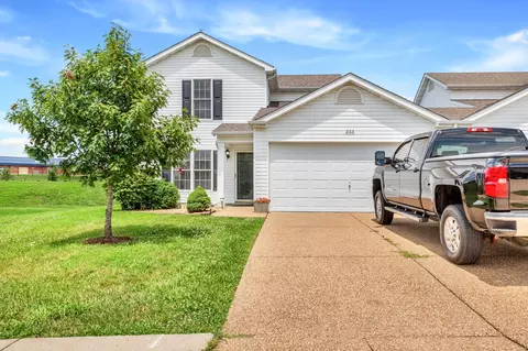 233 New Richmond Dr, Wentzville, MO 63385