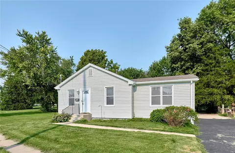 3763 Wright Ave, Saint Ann, MO 63074