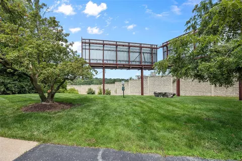 4301 Arrow Tree Dr #E, Saint Louis, MO 63128 photo 4