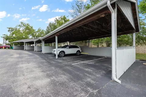4301 Arrow Tree Dr #E, Saint Louis, MO 63128 photo 3
