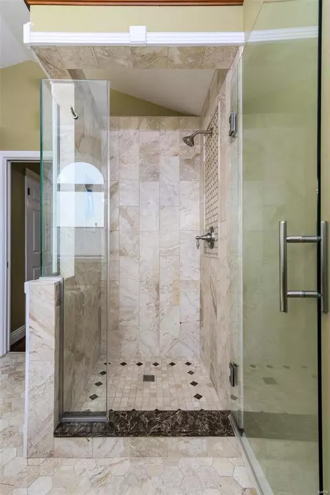 Bath - 534 Arbor Meadow Dr, Ballwin, MO 63021 photo 4 of 5