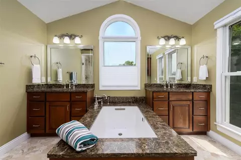 Bath - 534 Arbor Meadow Dr, Ballwin, MO 63021 photo 2 of 5