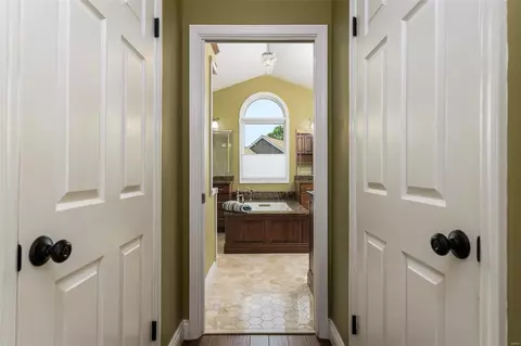 Entry Way - 534 Arbor Meadow Dr, Ballwin, MO 63021 photo 3 of 5