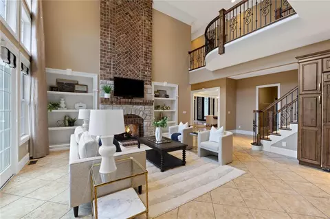 Living - 1266 Devonworth Dr, Chesterfield, MO 63017 photo 4 of 7
