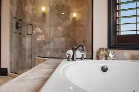 Bath - 1266 Devonworth Dr, Chesterfield, MO 63017 photo 5 of 11