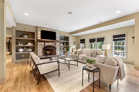 Living - 1266 Devonworth Dr, Chesterfield, MO 63017 photo 6 of 7