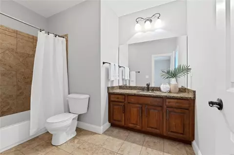 Bath - 1266 Devonworth Dr, Chesterfield, MO 63017 photo 9 of 11
