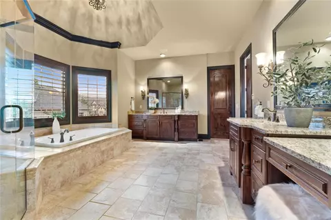 Bath - 1266 Devonworth Dr, Chesterfield, MO 63017 photo 4 of 11