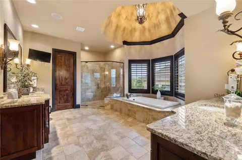 Bath - 1266 Devonworth Dr, Chesterfield, MO 63017 photo 2 of 11