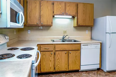 1027 Pocono Trl, Ballwin, MO 63021 photo 14