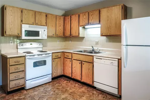 1027 Pocono Trl, Ballwin, MO 63021 photo 13