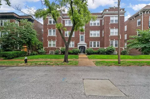6253 Southwood Ave #2W, Saint Louis, MO 63105