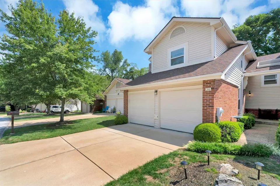Exterior - 34 Morning Hill Dr, Ballwin, MO 63021 photo 3 of 13