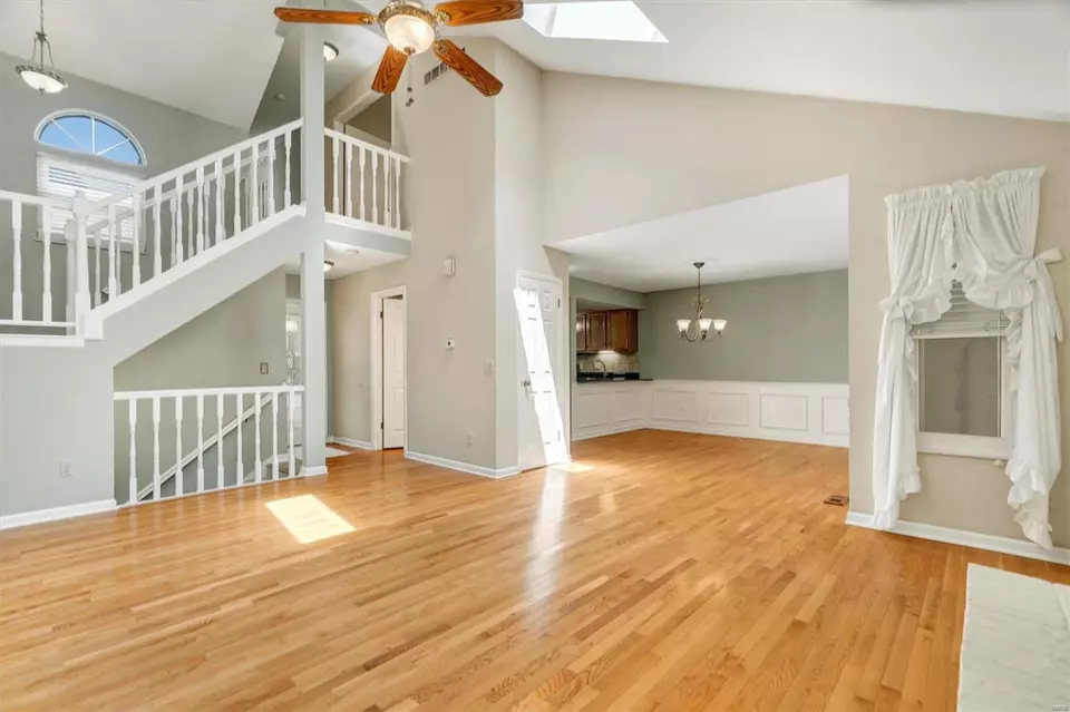 Living - 34 Morning Hill Dr, Ballwin, MO 63021 photo 3 of 7