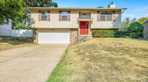 423 Springwood Place Ct, Florissant, MO 63031