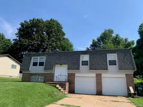 1208 Clairmont Ln, Saint Charles, MO 63303